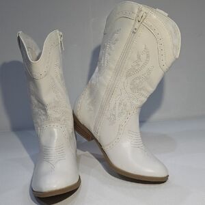 555. Dream Pairs Kids White Embroidered Western Cowgirl Boots - Size 2